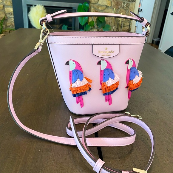NWT Kate Spade Flock Party Parrot Pippa Small Bucket Crossbody - Picture 2 of 8